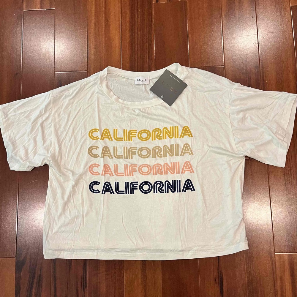 New NWT LE LIS Off White T-Shirt California Graphic Short Sleeve Crop Top Sz M